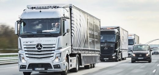 Daimler Autonomous Truck Platoon driving next to cars