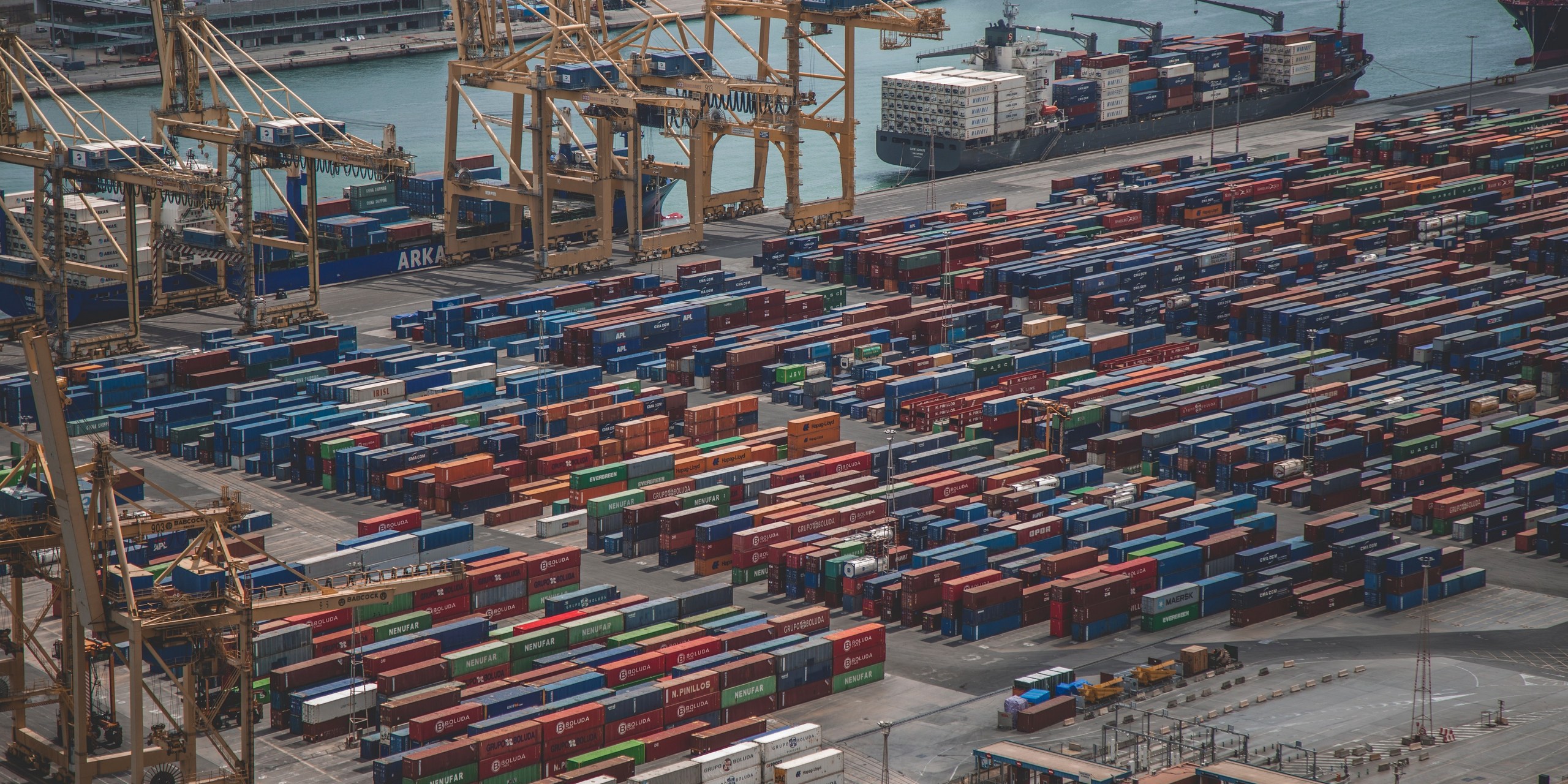 Intermodal Containers at Port in Parc de Montjuïc, Barcelona, Spanien